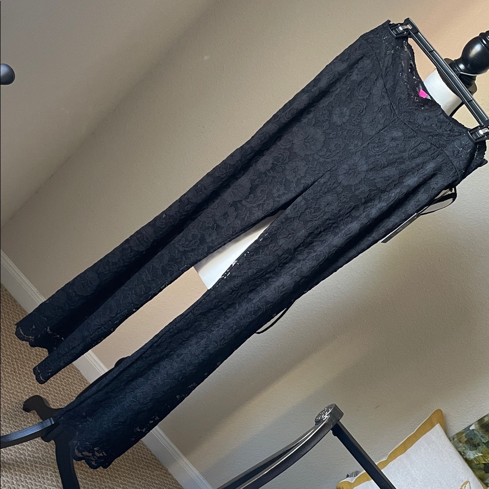 Vince Camuto Lined Flare Lace Pants . NEW with Tags . Black Size M